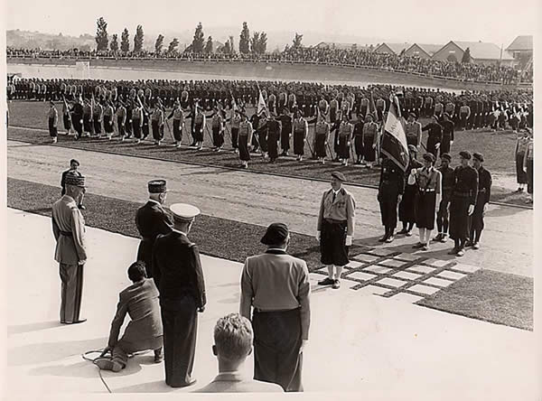 Remise de leur Drapeau aux Chantiers