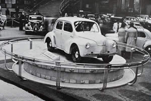 4CV au salon de l'auto