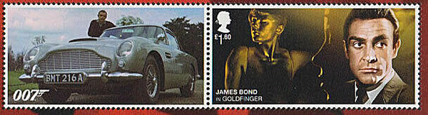 Goldfinger avec Sean Connery près de sa voiture