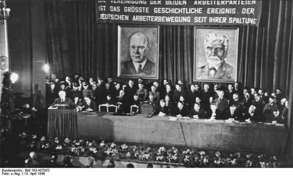 réunion de fusion des partis politiques en Allemagne de l'Est