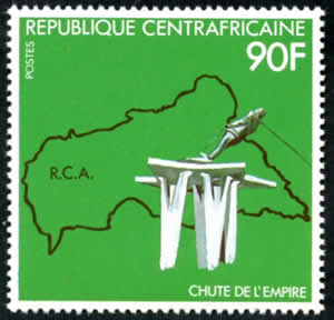 Statue Bokassa mise à terre