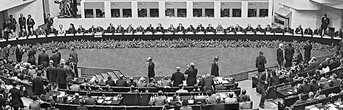 Séance de signature de l'acte final