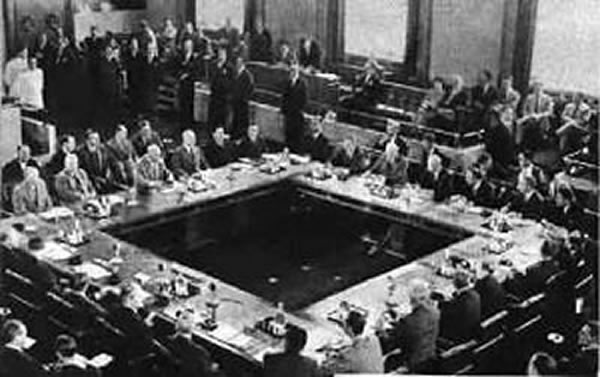 table de la Conférence